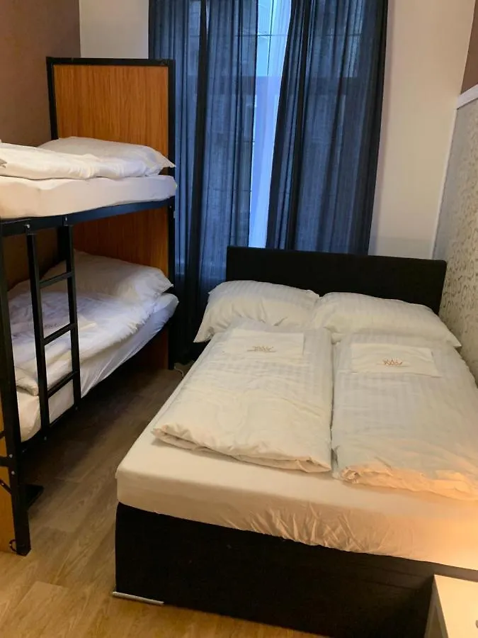 Helen Hostel U Namesti Miru Prague 0*,