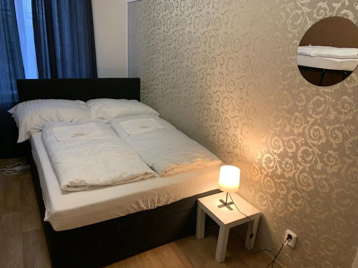 Helen Hostel U Namesti Miru Prague