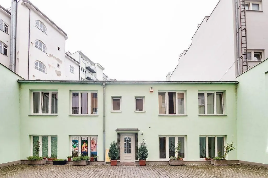 Helen Hostel U Namesti Miru Prag