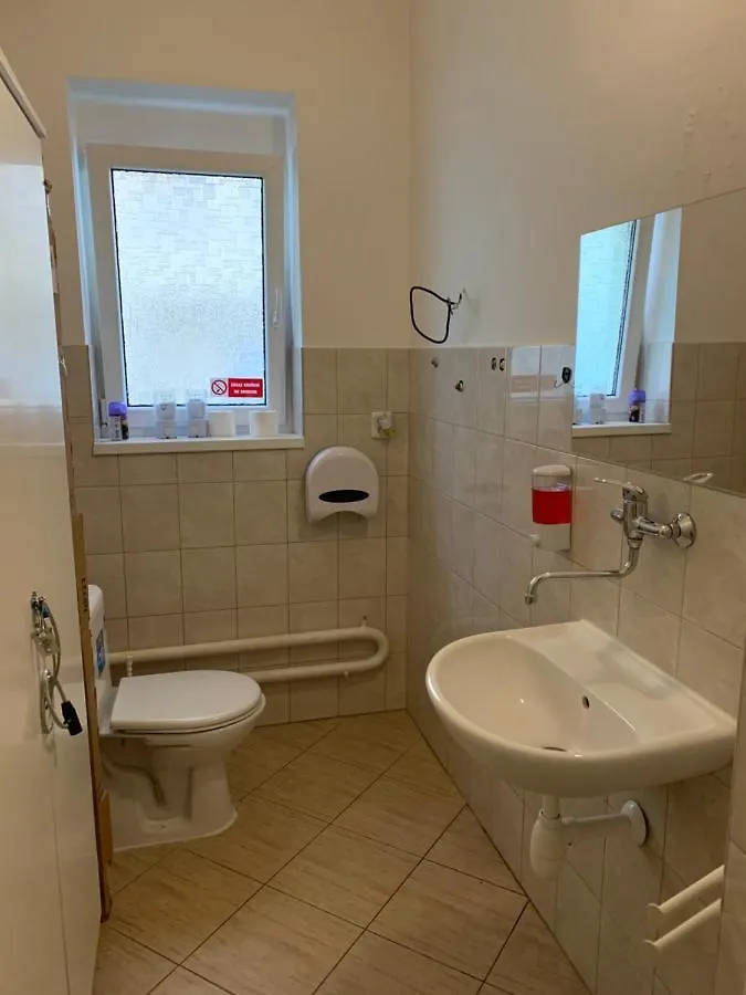 Helen Hostel U Namesti Miru Prag