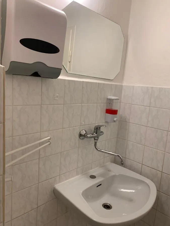 Helen Hostel U Namesti Miru Prague